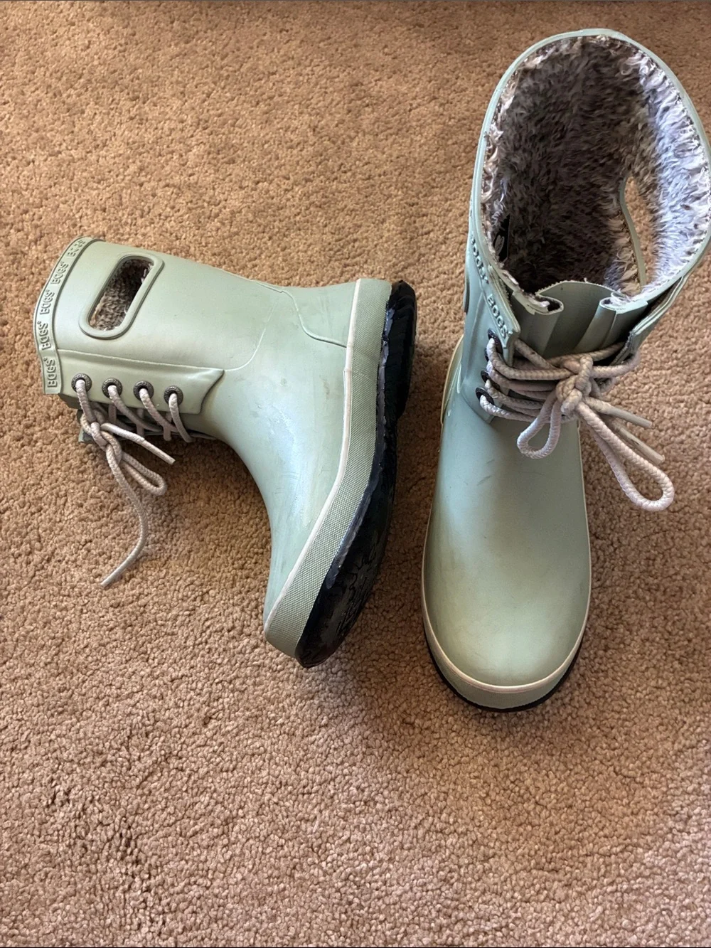 Bogs Kids Size 3 Amanda Plush Sage Green Waterproof Insulated Winter Boots